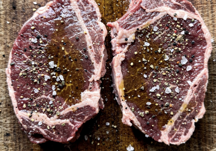 Steak Grillé au Beurre d’Ail et Asperges Vertes_2
