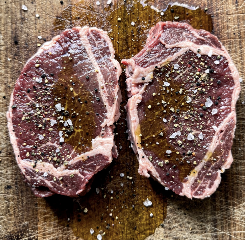 Steak Grillé au Beurre d’Ail et Asperges Vertes_2