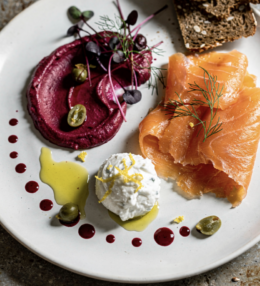 Saumon Gravlax, Crème de Betterave & Crème au Raifort