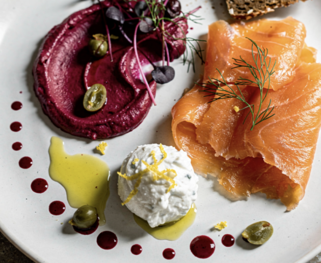 Gebeizter Lachs mit Rote-Bete-Creme & Meerrettich-Schmand_5