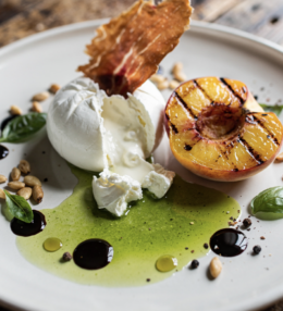 Burrata, Pêche Grillée, Huile de Basilic & Chips de Prosciutto