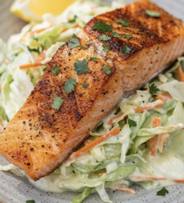 Saumon cajun avec salade de chou